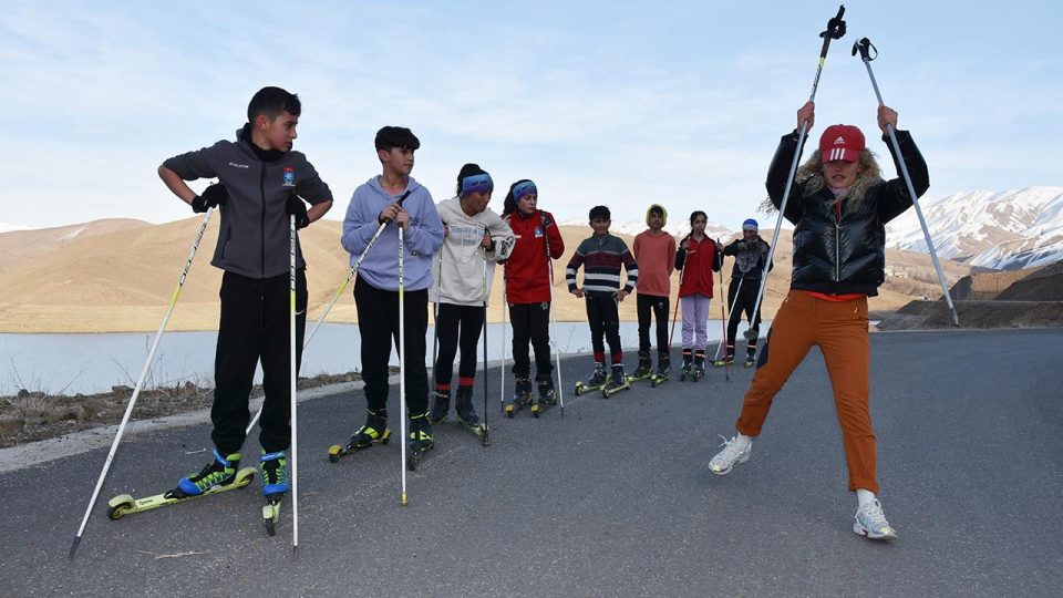 Eski milli kayakçı Rojbin Ören kendisi gibi şampiyonlar yetiştiriyor