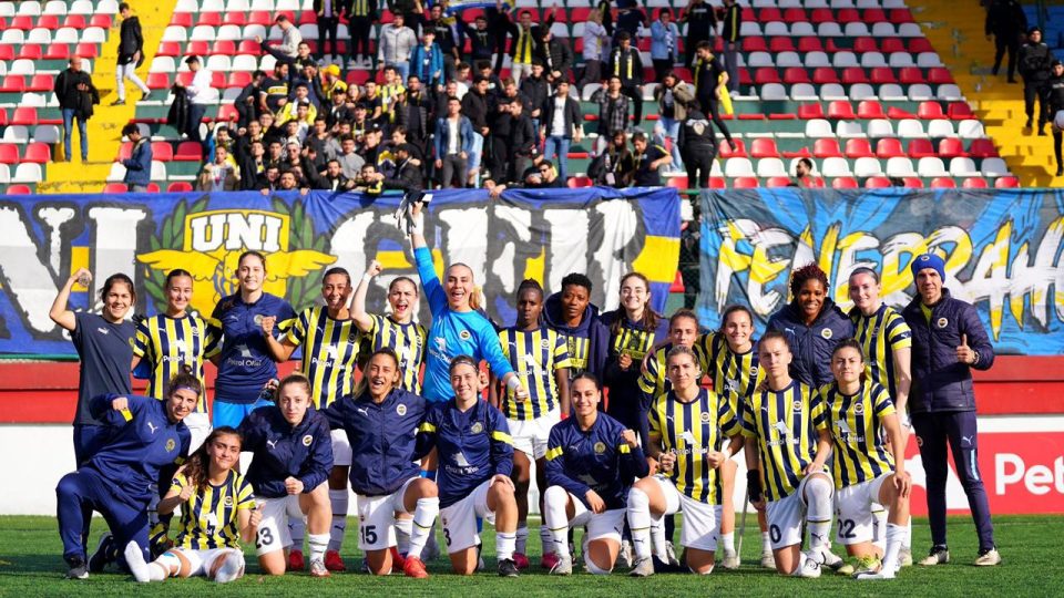 Fenerbahçe Petrol Ofisi Trabzonspor’u tek golle geçti