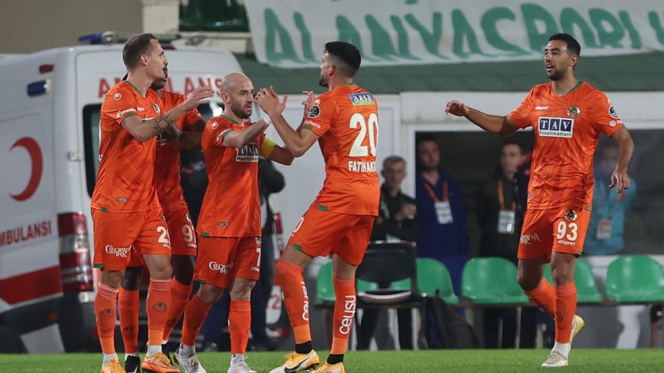 Alanyaspor Trabzonspor’u 5 golle devirdi