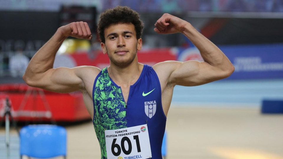 Milli sporcu Ayetullah Demir 60 metre engellide Türkiye rekoru kırdı